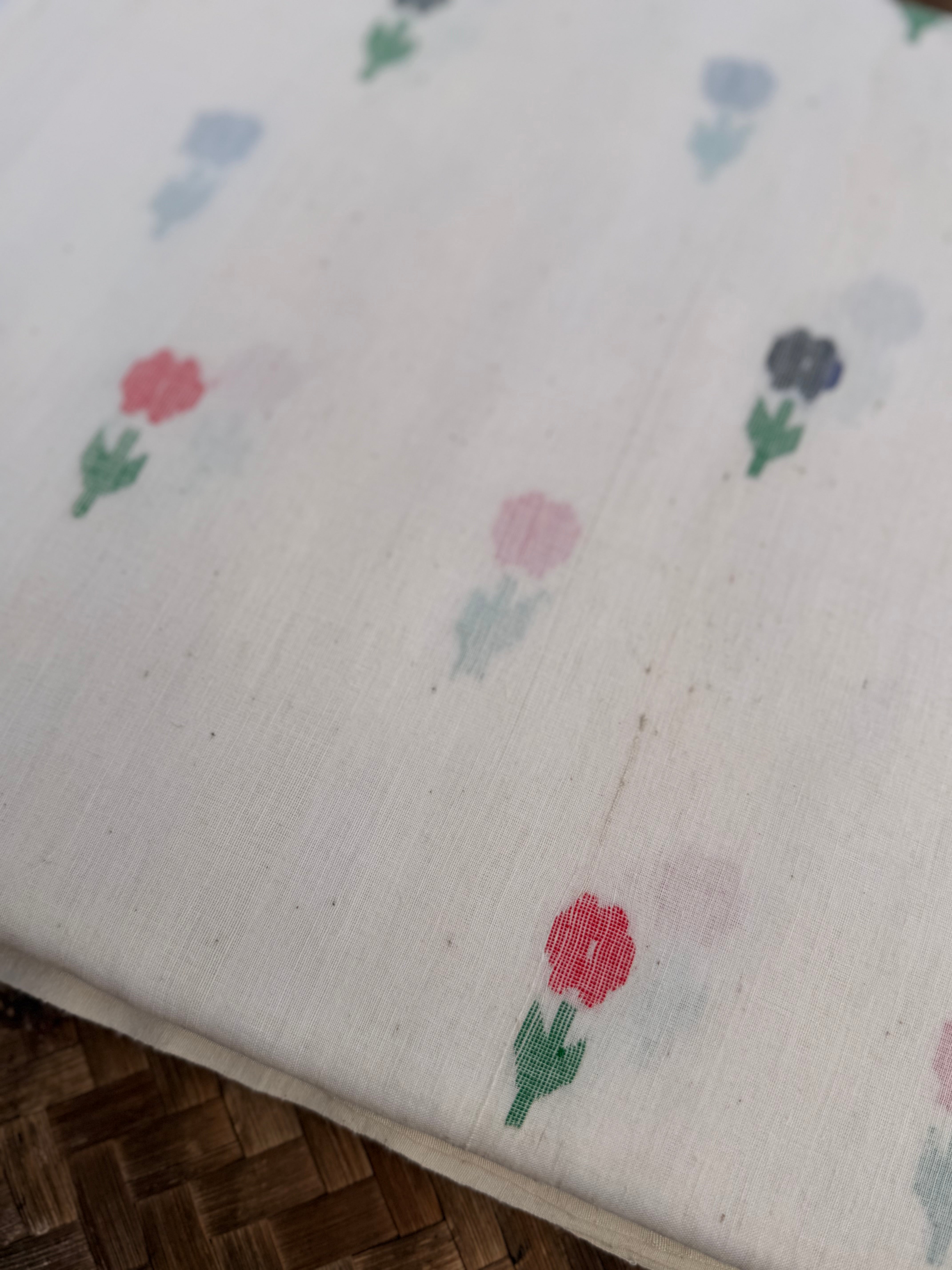Muslin Jamdani Flower Motif on Kora