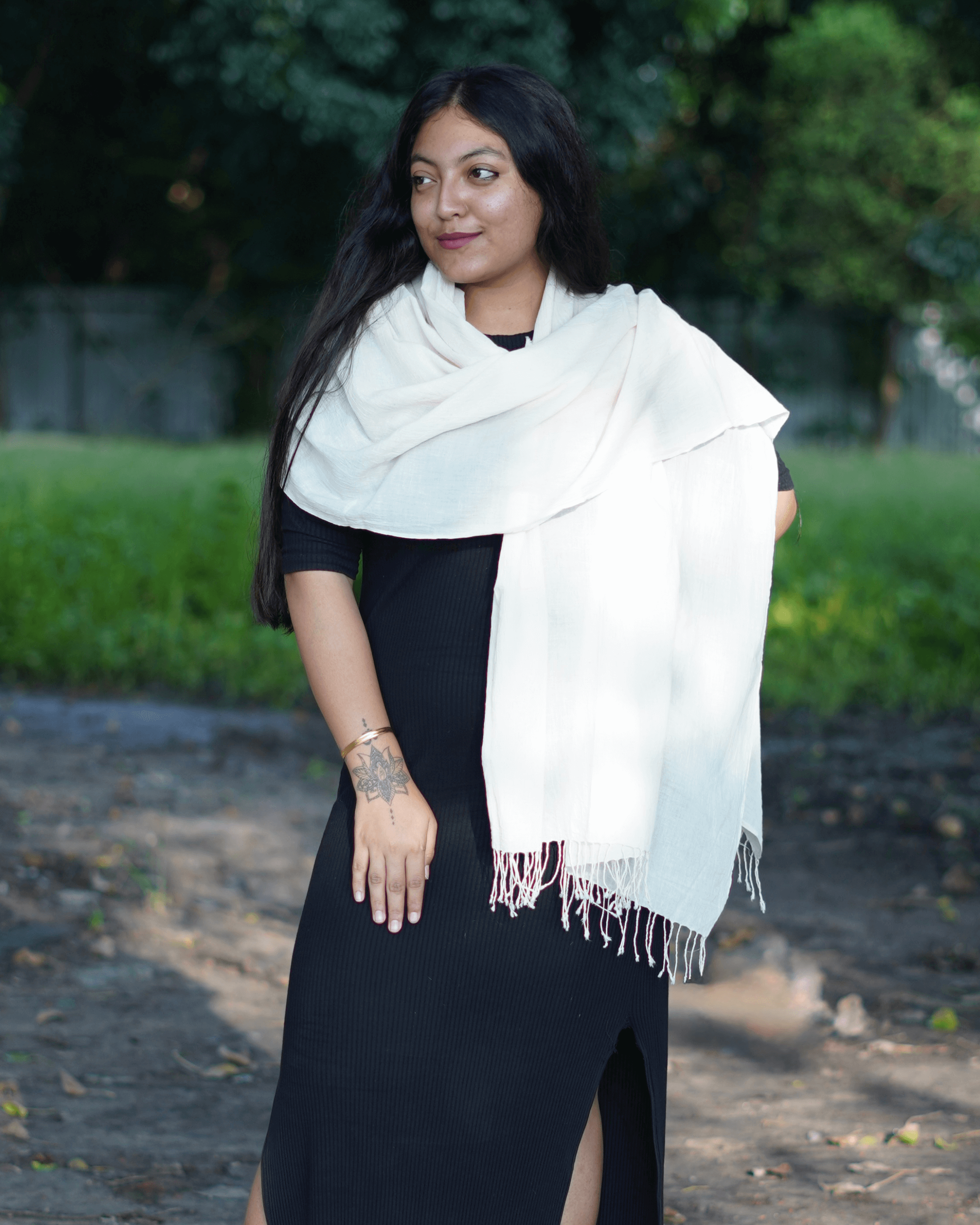 100 counts Muslin Stole